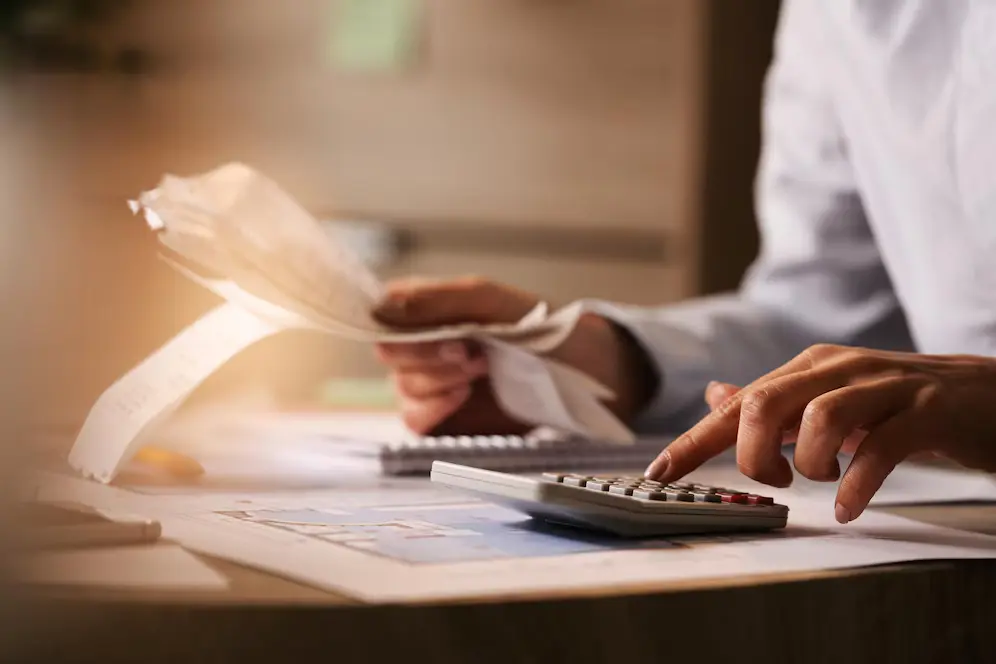 Os riscos de não regularizar o CNPJ: multas, bloqueios e o impacto direto no faturamento